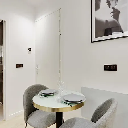 Ideally Located In The Heart Of Apartament *