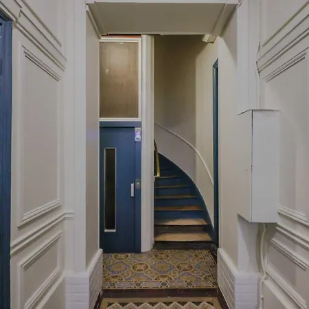 Ideally Located In The Heart Of Apartament