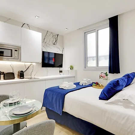 Ideally Located In The Heart Of Apartman Párizs