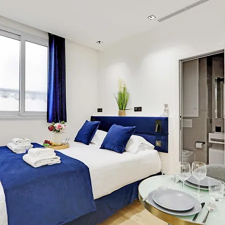 Ideally Located In The Heart Of Париж