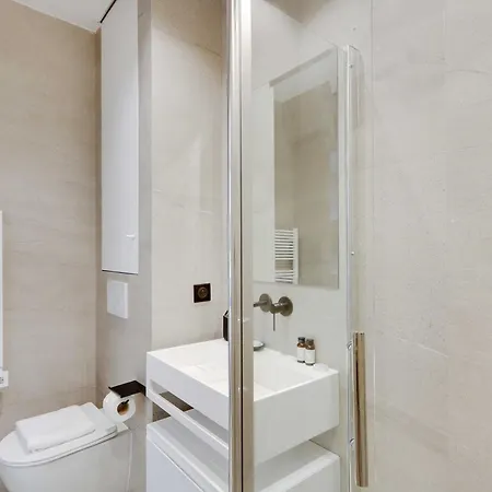 Апартаменты Ideally Located In The Heart Of
